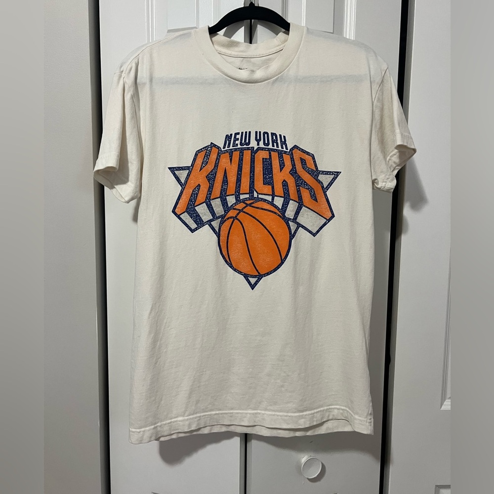 Abercrombie & Fitch White New York Knicks Graphic Tee